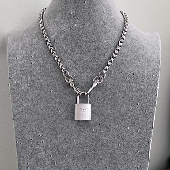 New LV Louis Vuitton Silver-Toned Lock with 18" Box Link Chain Necklace - Picture 1 of 5